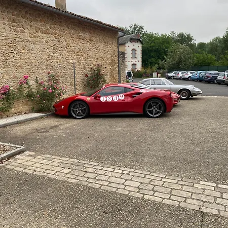 호텔 Logis Le Saint Georges 3*