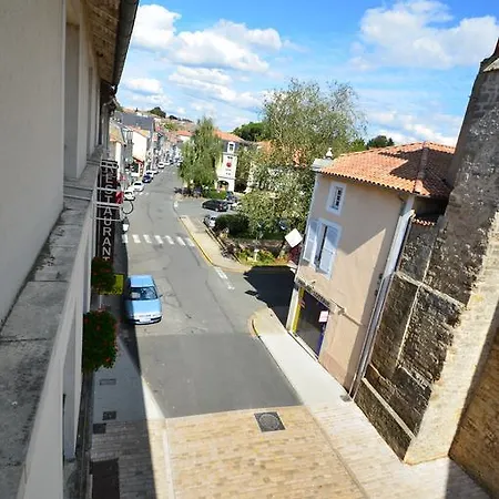 Logis Le Saint Georges Hotel