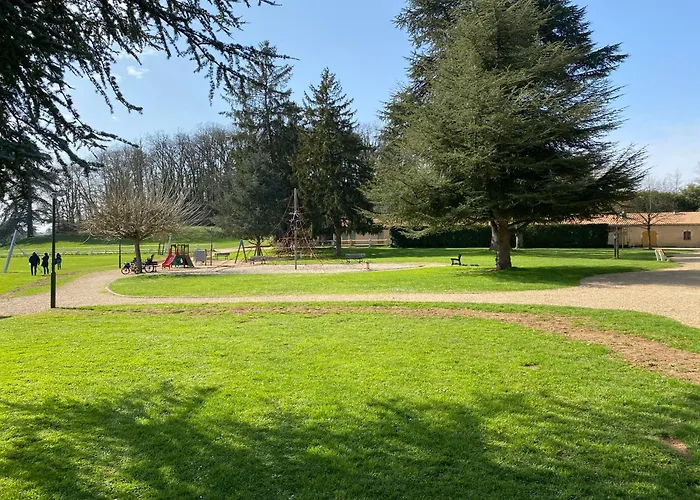 Logis Le Saint Georges Hotel