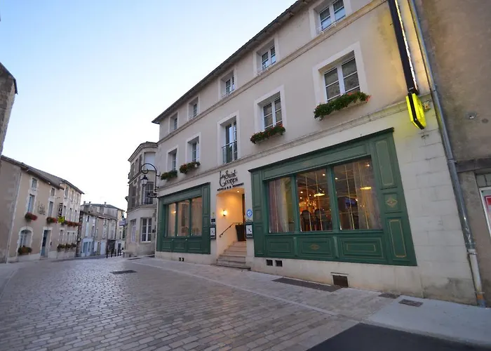 Logis Le Saint Georges Hotel 3*