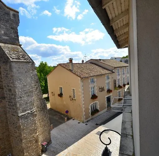 Logis Le Saint Georges Hotel Vivonne