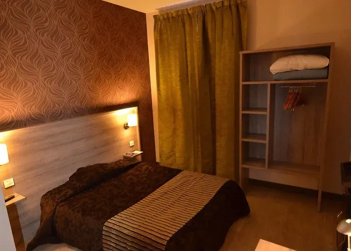 Logis Le Saint Georges Hotel 3*