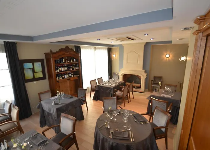 Logis Le Saint Georges Hotel 3*